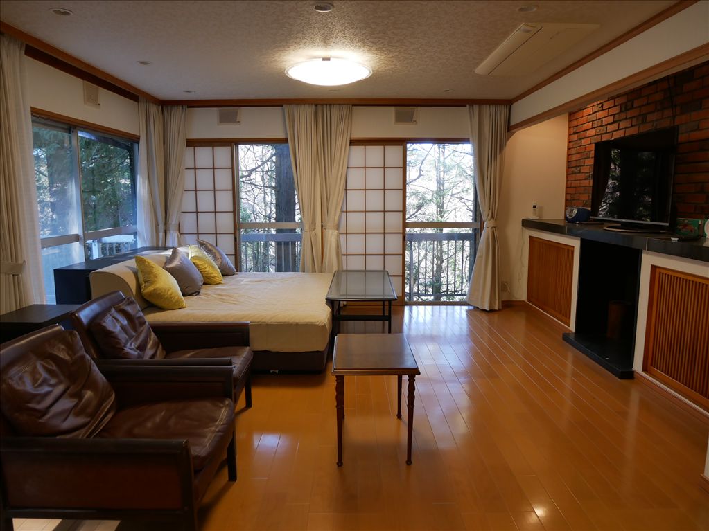 5LDK Villa with Onsen Potential in Hakone Green Village - Thumbnail 4
