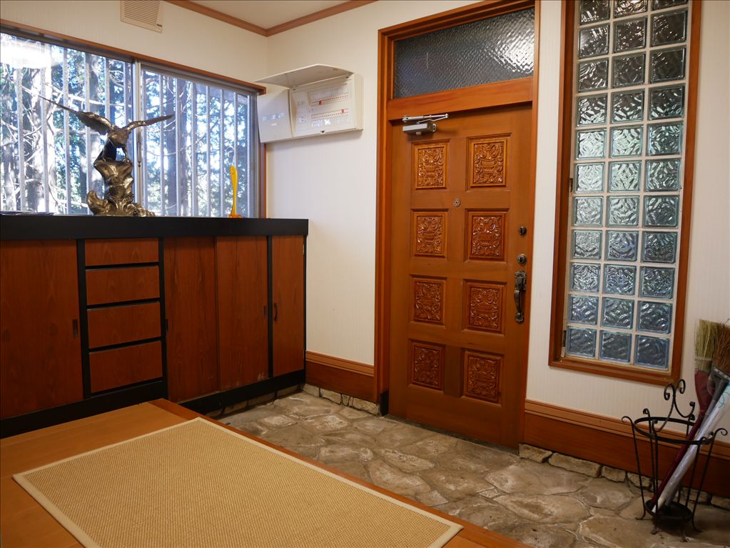 5LDK Villa with Onsen Potential in Hakone Green Village - Thumbnail 3
