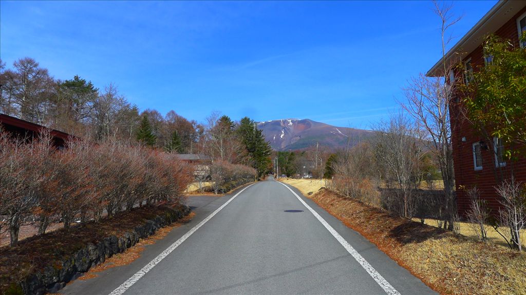 Log House with Mount Asama View in Karuizawa, Nagano - Thumbnail 3