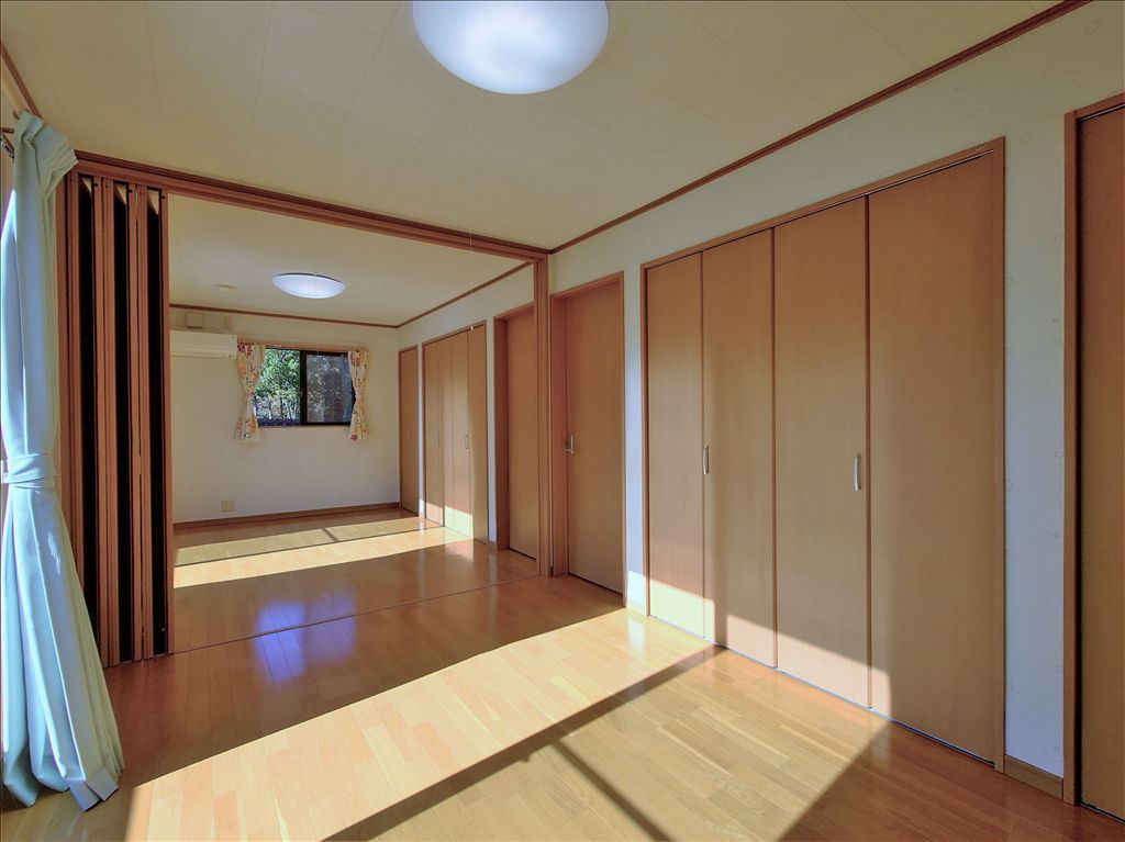 Wooden 4LDK Vacation House for Sale in Nasu's Yamayurinosato - Thumbnail 4