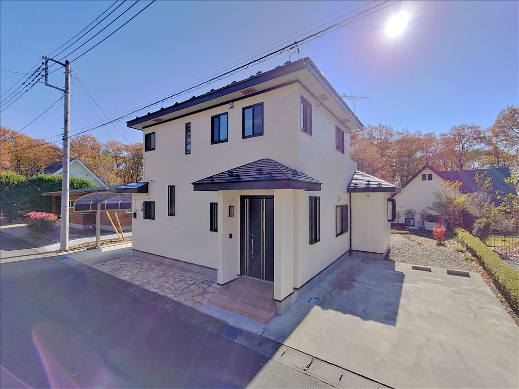 Wooden 4LDK Vacation House for Sale in Nasu's Yamayurinosato - Thumbnail 2