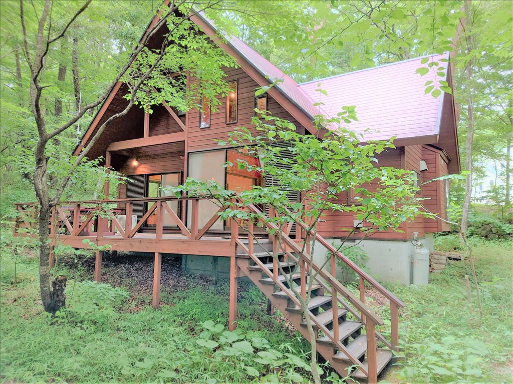 Wooden 1LDK Vacation Home with Hot Spring Option in Nasu Highlands - Image 1