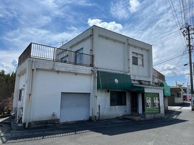Spacious 1977 Concrete Home with Shops in Kawara — Image 1, Kaharu, Fukuoka