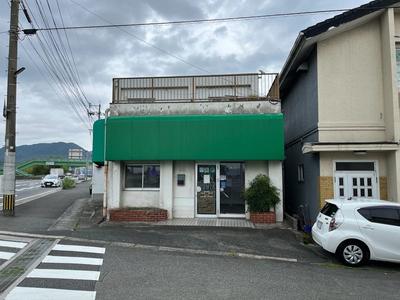 Spacious 1977 Concrete Home with Shops in Kawara — Image 1, Kaharu, Fukuoka