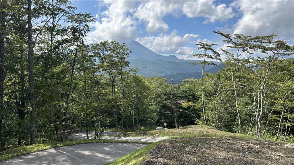 Land for Sale in Karuizawa's Taiyo no Mori with Mount Asama Views - Thumbnail 3