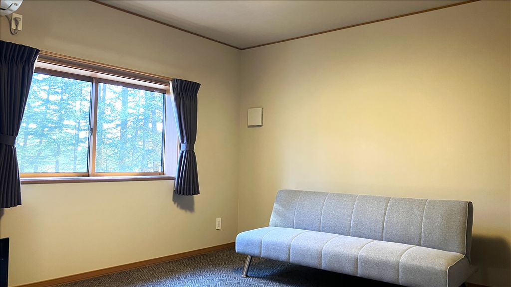 Renovated 3LDK Mountain Villa in Karuizawa's Taroyama Area - Thumbnail 3