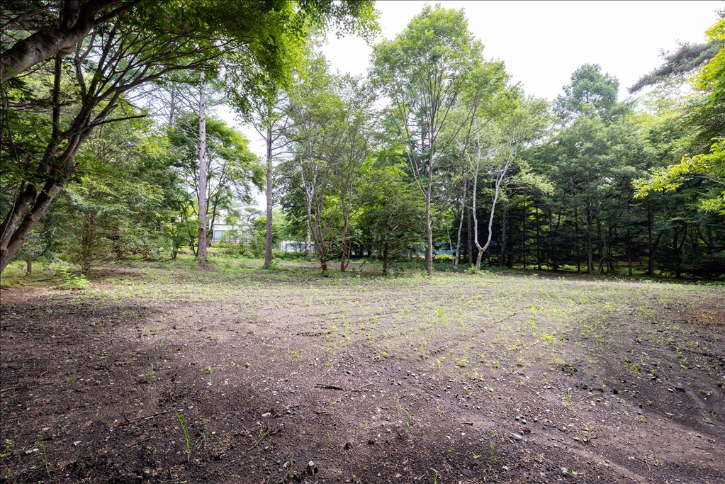 Karuizawa Villa Land with Tennis Court - 8,148m² Plot - Thumbnail 4