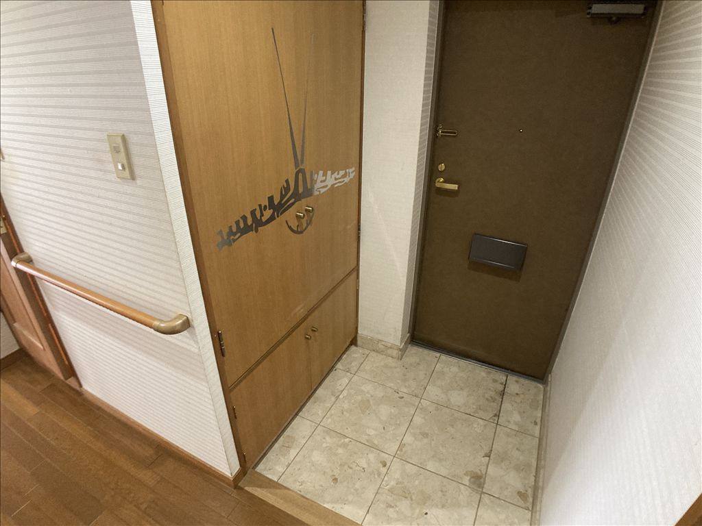 Rira Hamanako 2LDK Apartment with Lake Views for Sale - Image 1