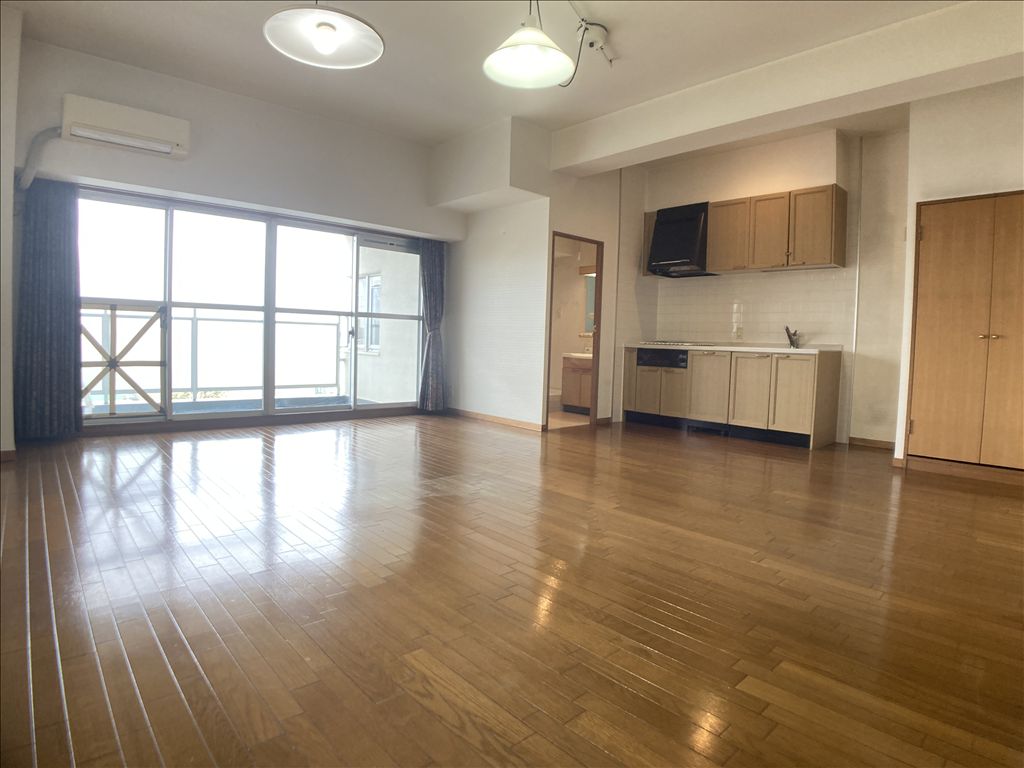 Rira Hamanako 2LDK Apartment with Lake Views for Sale - Thumbnail 3