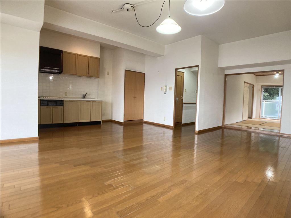 Rira Hamanako 2LDK Apartment with Lake Views for Sale - Thumbnail 4