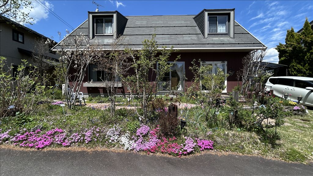 3LLDK Villa for Sale in Karuizawa's Minamihara | South-Facing Rooms - Thumbnail 2