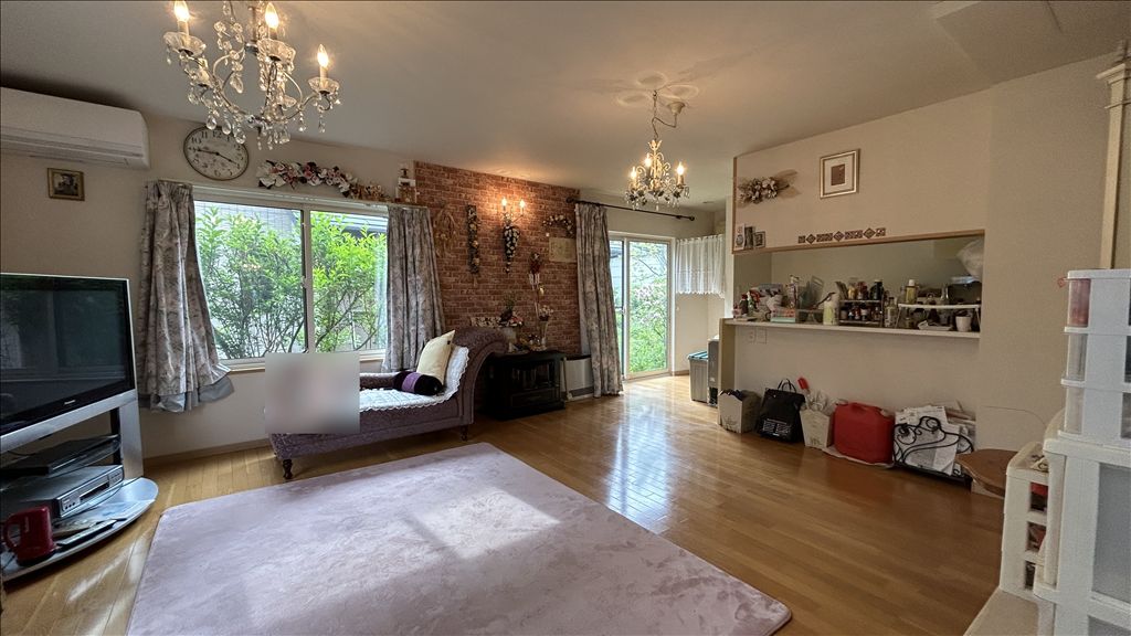 3LLDK Villa for Sale in Karuizawa's Minamihara | South-Facing Rooms - Thumbnail 4