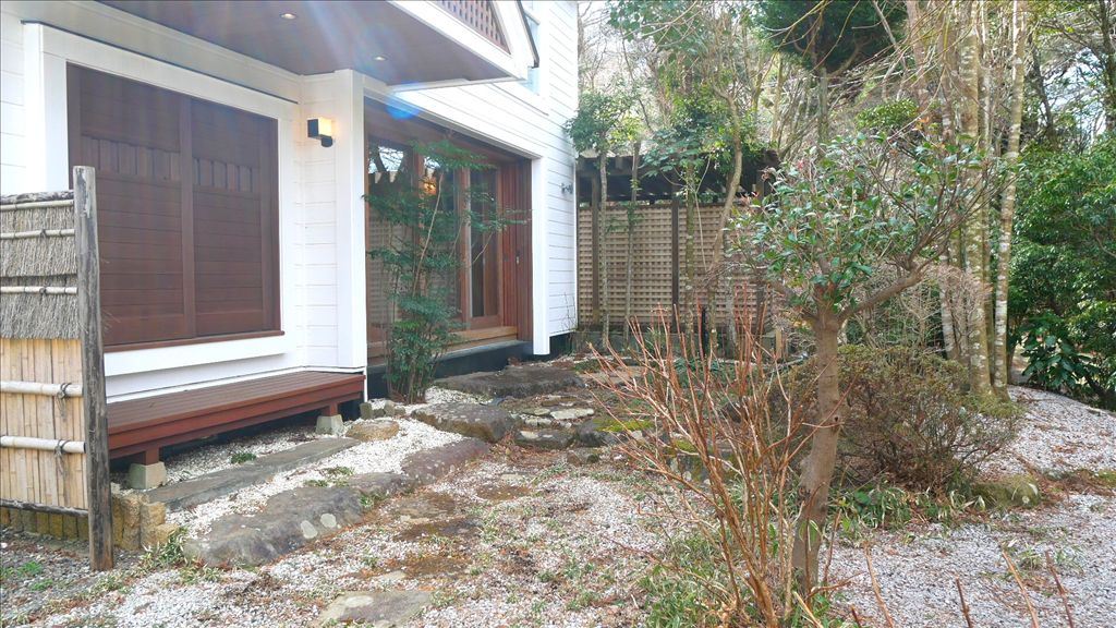 Hakone Villa with Private Hot Spring and Japanese Garden - Image 1