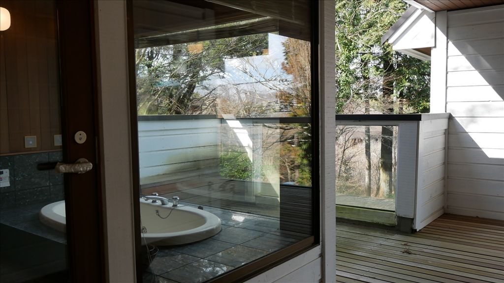 Hakone Villa with Private Hot Spring and Japanese Garden - Thumbnail 3