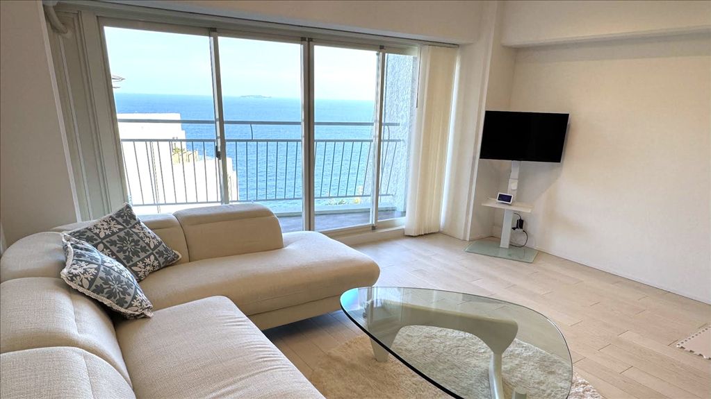 Plaza Izusan Renovated Studio with Bay View in Atami - Thumbnail 2