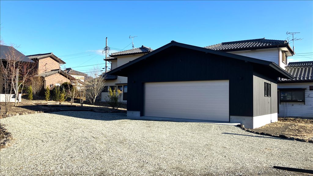 New 3LDK Villa with Mount Asama Views in Karuizawa, Nagano - Thumbnail 3