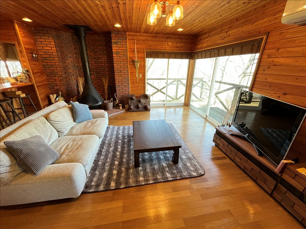 3LDK Villa in Izumigaoka, Karuizawa with Mt. Asama Views - Thumbnail 3