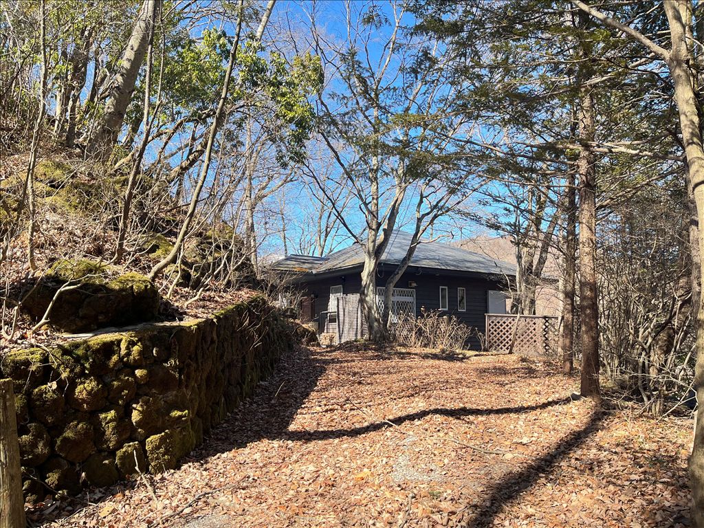 3LDK Villa in Izumigaoka, Karuizawa with Mt. Asama Views - Thumbnail 2