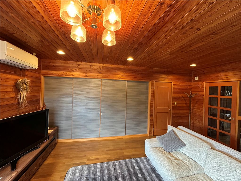 3LDK Villa in Izumigaoka, Karuizawa with Mt. Asama Views - Thumbnail 4