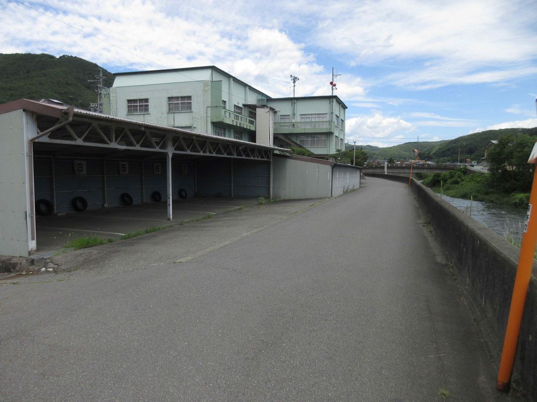 Land for Sale in Tatsuno, Nagano - 355m² with Garage - Thumbnail 2