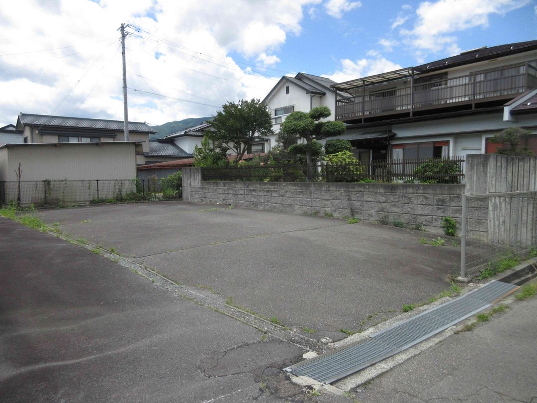 Land for Sale in Tatsuno, Nagano - 355m² with Garage - Thumbnail 3