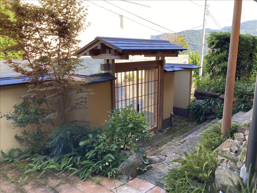 Luxury Hot Spring Villa with Tea Room in Yugawara, Kanagawa - Image 1
