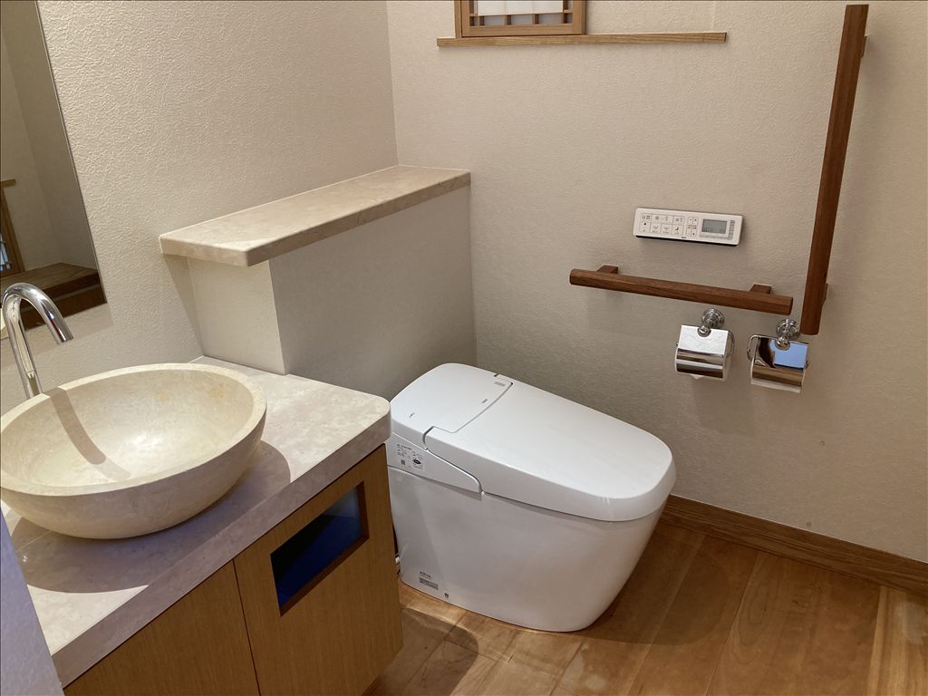 Luxury Hot Spring Villa with Tea Room in Yugawara, Kanagawa - Thumbnail 3