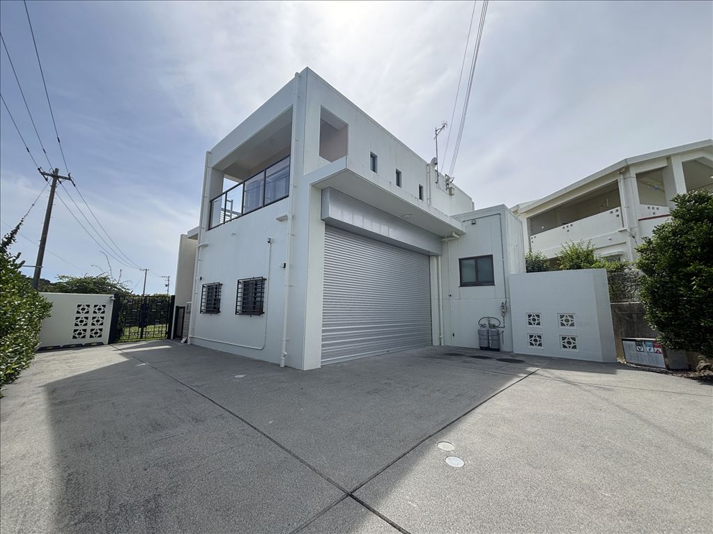 2LDK RC House with Ocean View in Nanjo City, Okinawa - Thumbnail 2