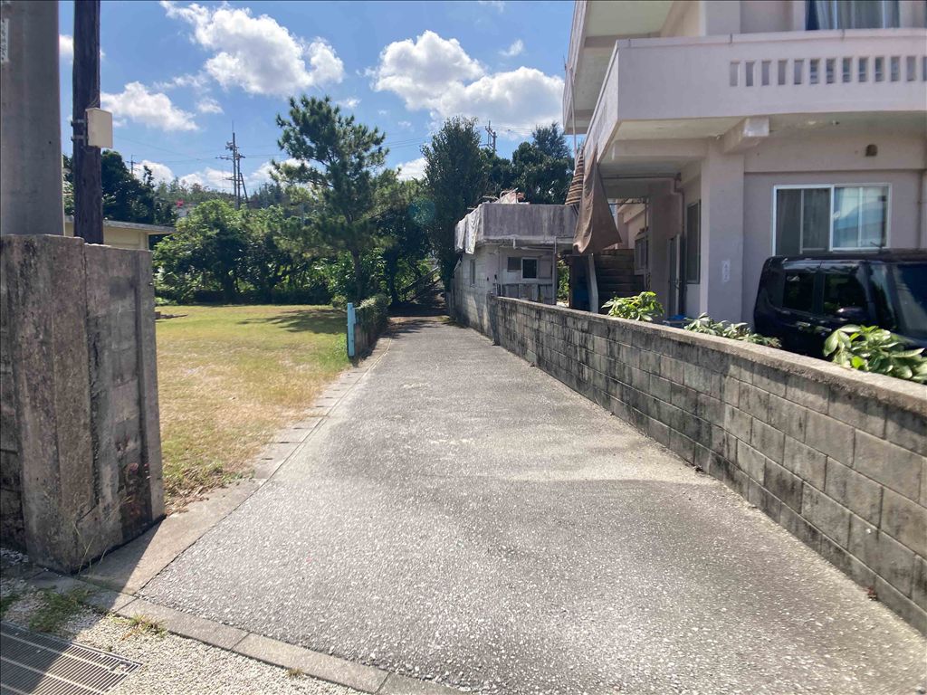 Beachfront Land in Onna Village, Okinawa - 80m to Sea - Thumbnail 3