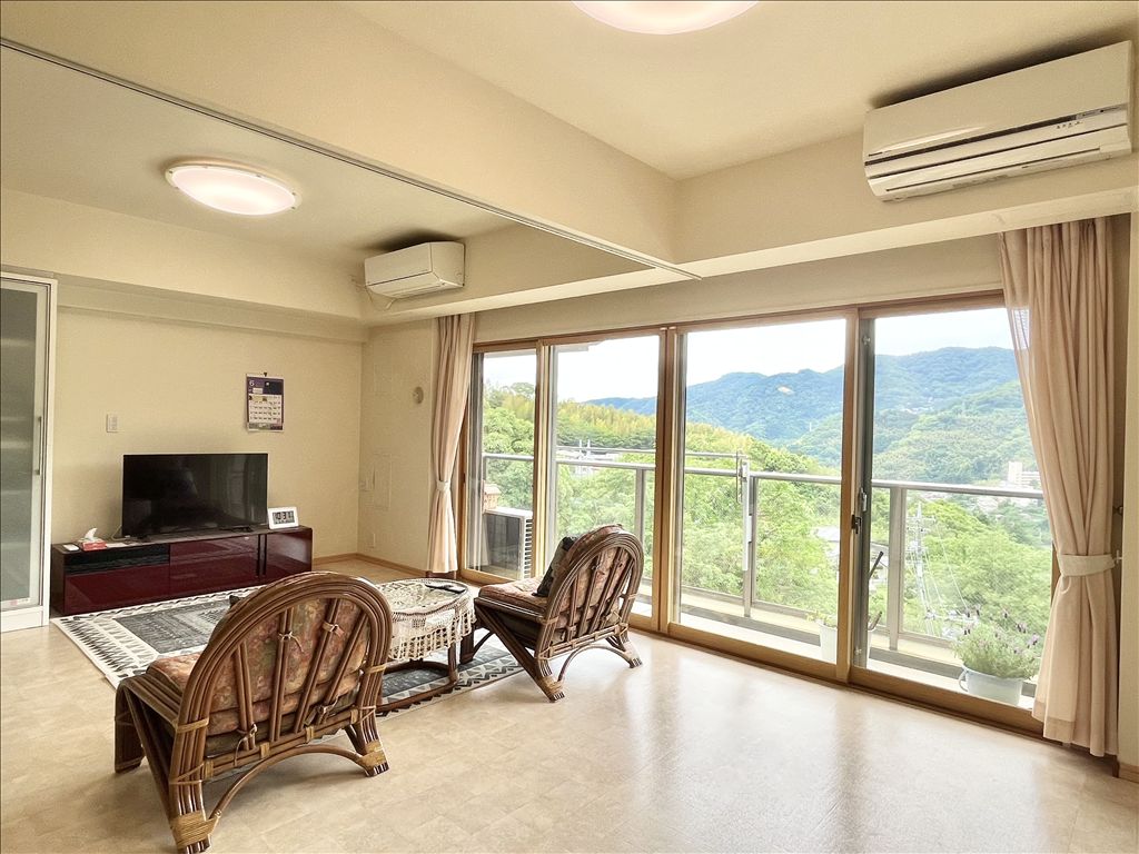 1LDK Condo in Four Seasons Forest Yugawara with Mountain Views & Onsen - Thumbnail 3