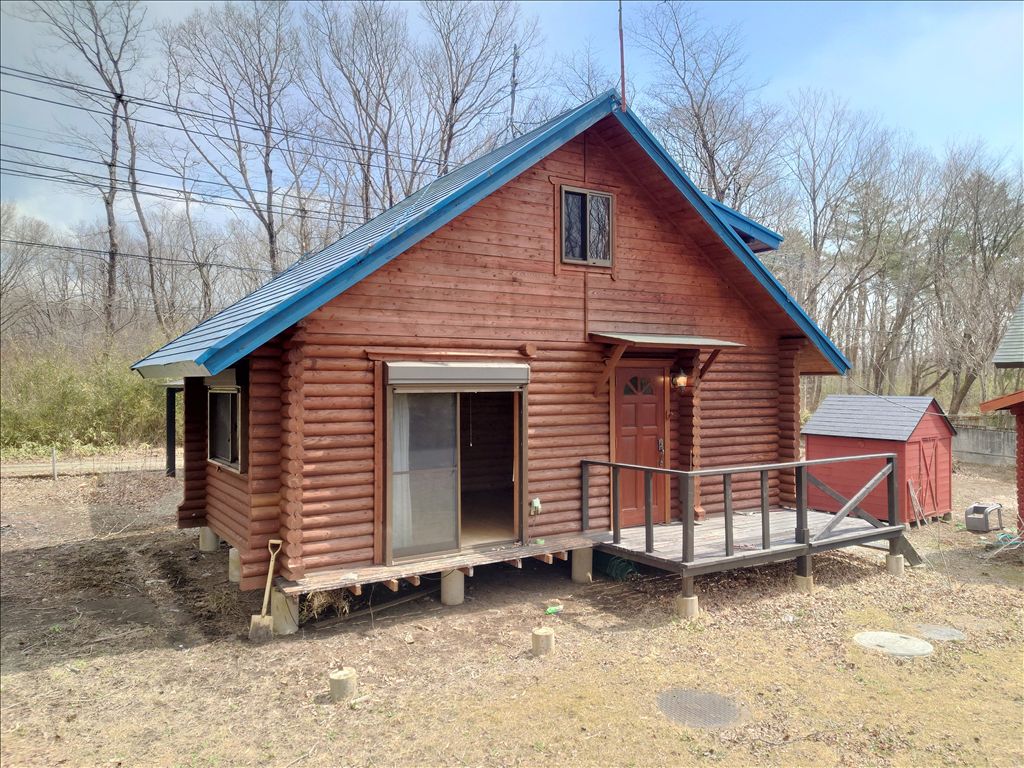 Log Cabin with Detached Units for Sale in Nasu Highlands - Thumbnail 3