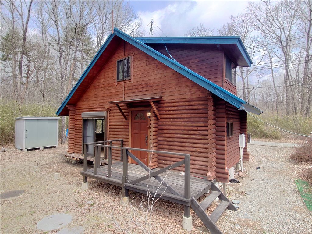 Log Cabin with Detached Units for Sale in Nasu Highlands - Thumbnail 2