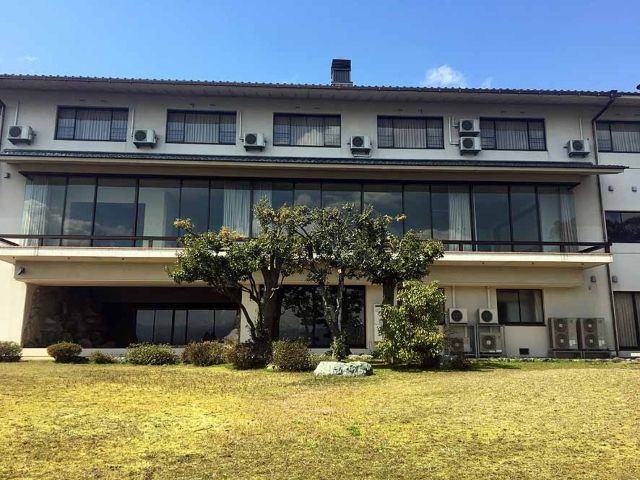 Lakeside Guest House with Onsen in Kaga, Ishikawa - Thumbnail 3