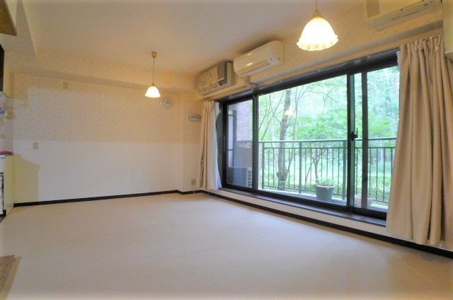 Pet-Friendly 2LDK Condo in Yamanakako with Pool & Sauna - Thumbnail 2