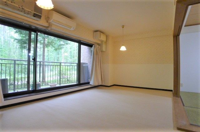 Pet-Friendly 2LDK Condo in Yamanakako with Pool & Sauna - Thumbnail 4