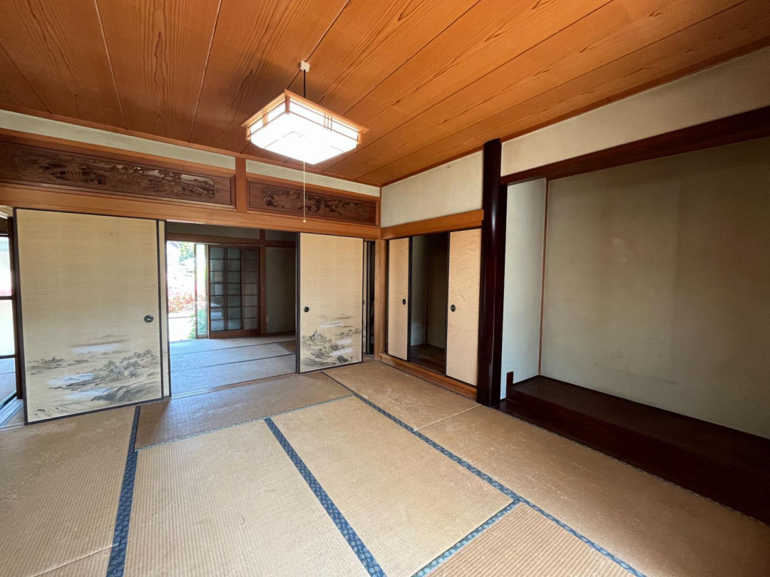 Traditional Japanese Home in Kawara Town - Thumbnail 3