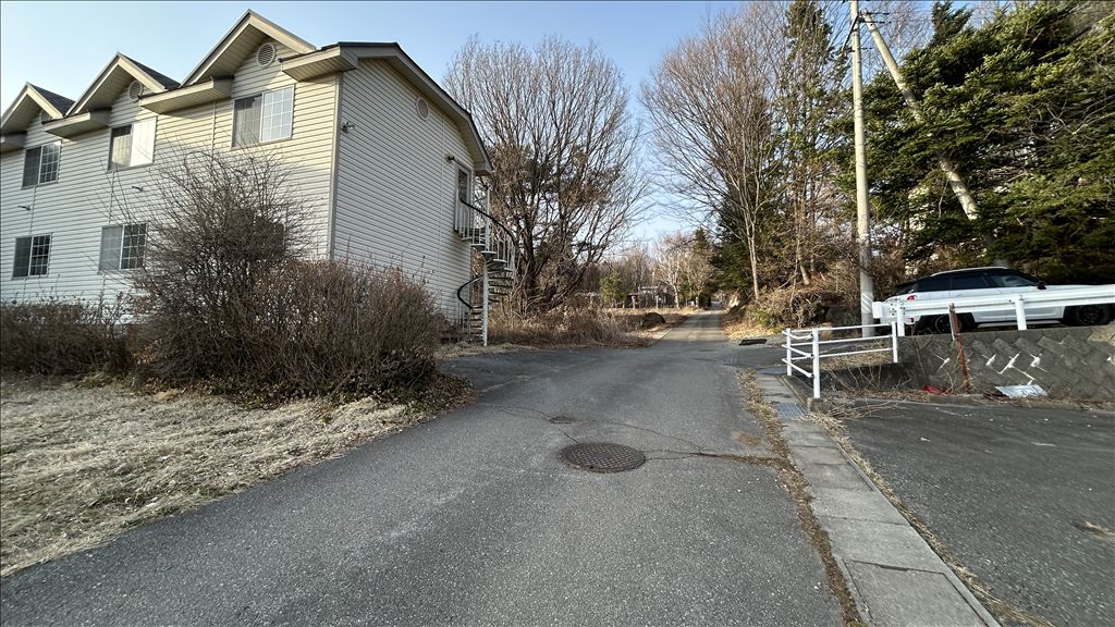 Land with Structure for Sale in Karuizawa's Miyota Area - Thumbnail 3