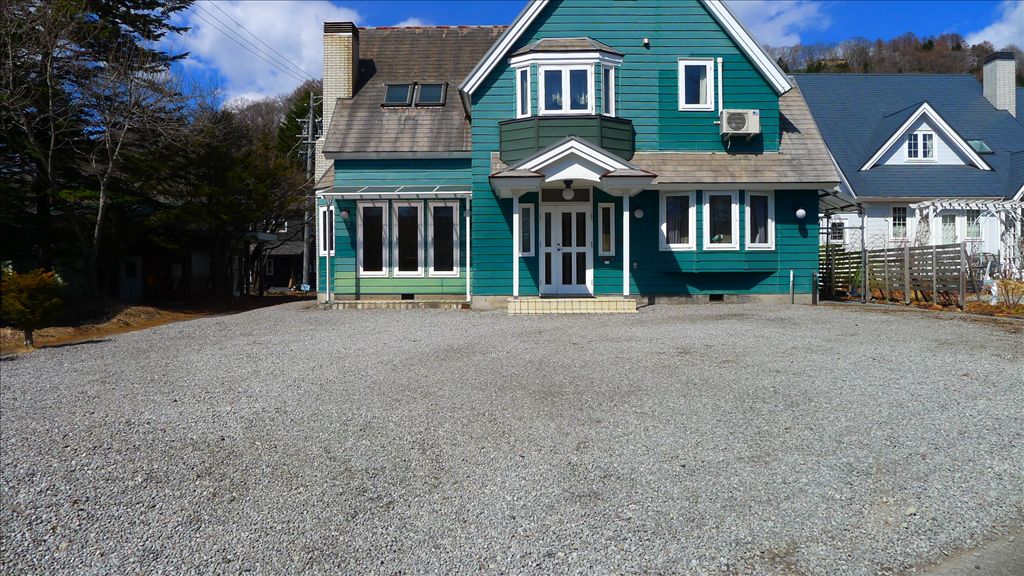 Former Pension Property for Sale in Karuizawa with Multiple Structures - Thumbnail 2