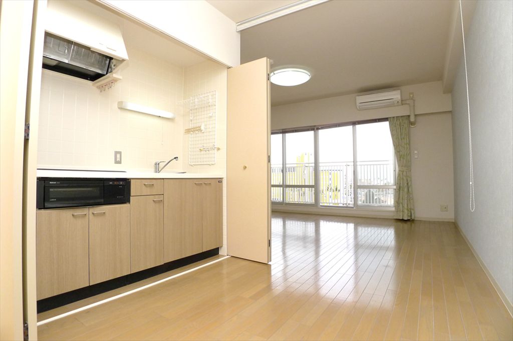 Pacific Vista III 1LDK Apartment for Sale in Wakayama Marina City - Thumbnail 3