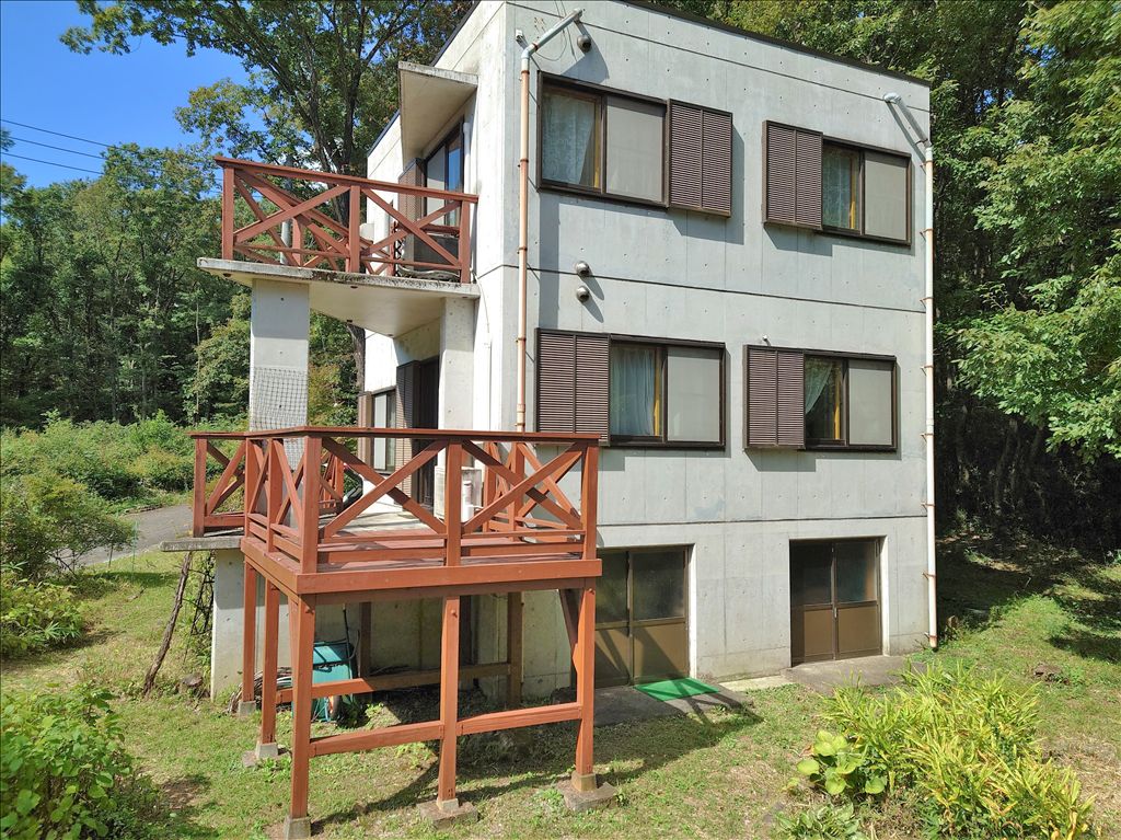Nasu Highlands 2LDK Villa with Wood Stove & Scenic Views - Thumbnail 2