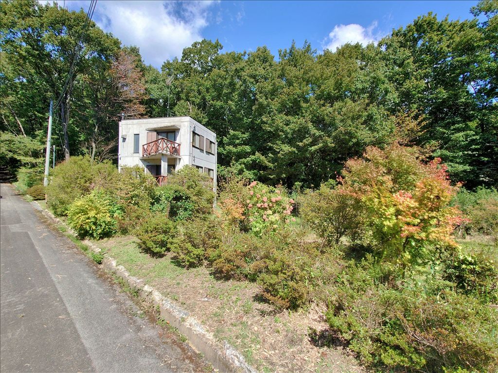 Nasu Highlands 2LDK Villa with Wood Stove & Scenic Views - Thumbnail 3