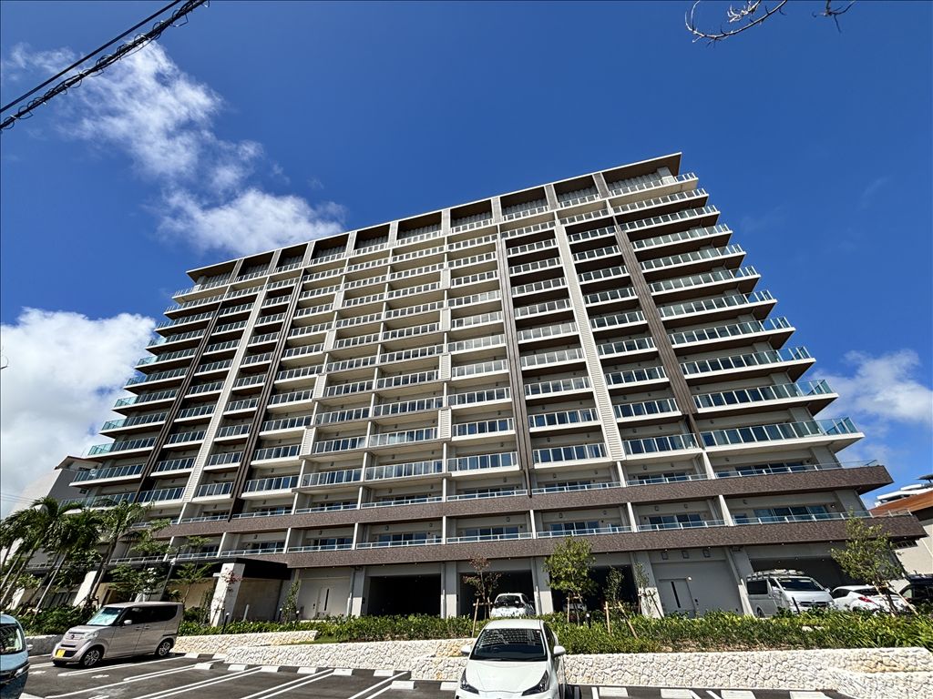 New 3LDK Apartment with Ocean Views in Okinawa's Rycom Hills - Thumbnail 4