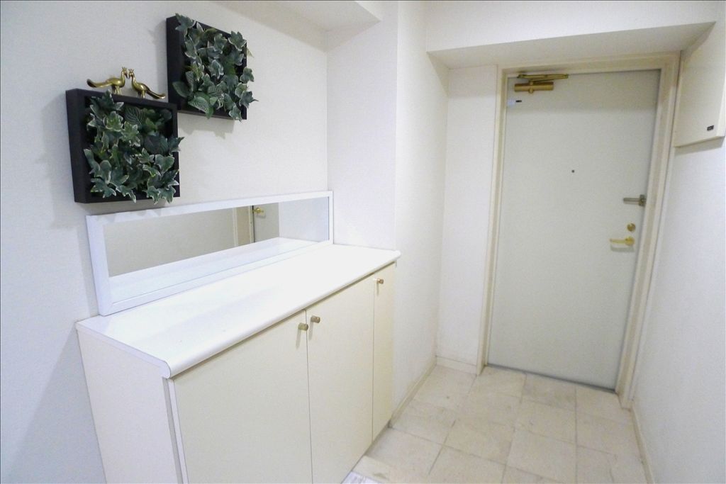 Lions Villa Yamanakako 1LDK Resort Condo with Pool & Sauna - Image 1