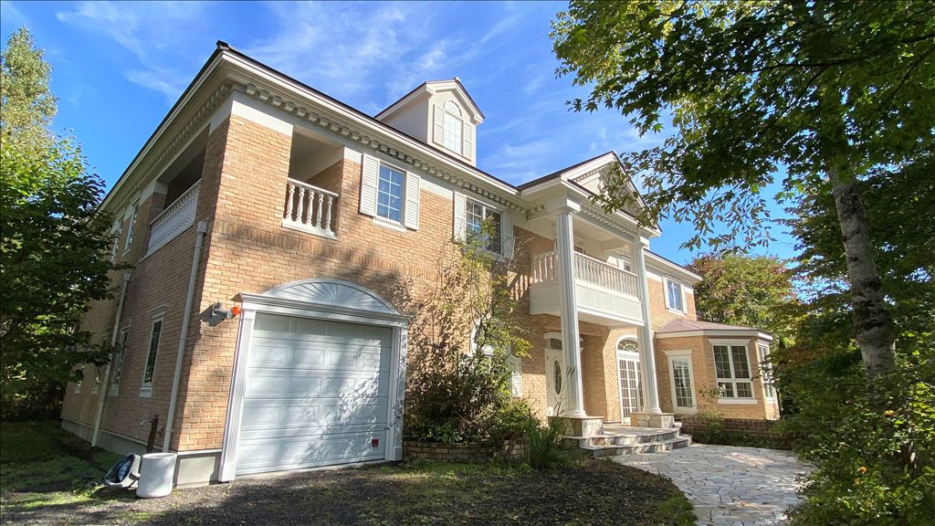 Luxury 5LDK American-Style Villa with Garage in Karuizawa - Thumbnail 2