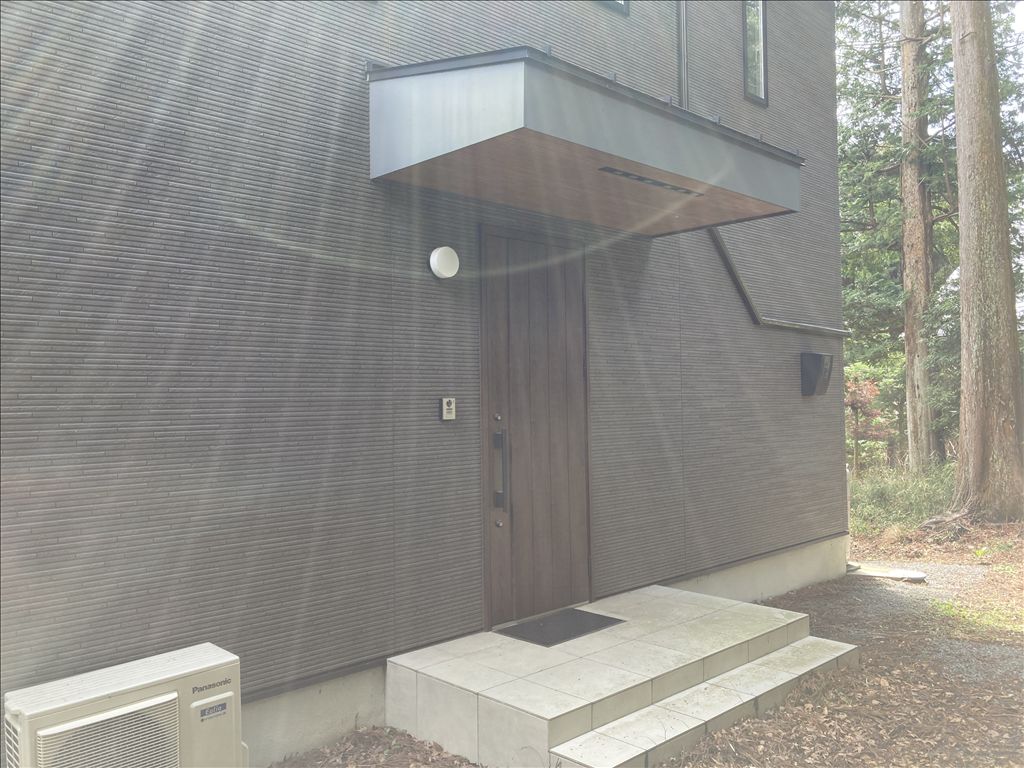 2023 Modern 3LDK Villa with Onsen Potential in Hakone - Thumbnail 2