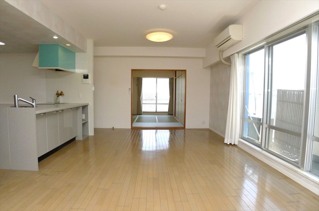 Pacific Vista II 2LDK Condo in Wakayama Marina City for Sale - Thumbnail 4
