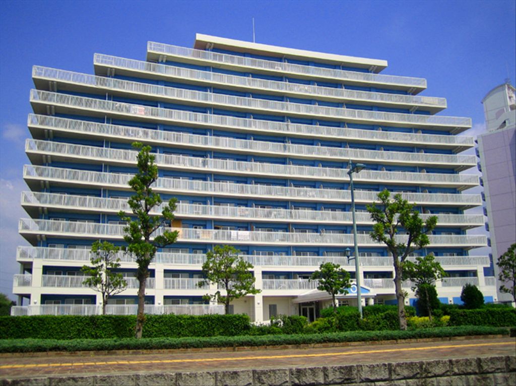 Pacific Vista II 2LDK Condo in Wakayama Marina City for Sale - Image 1