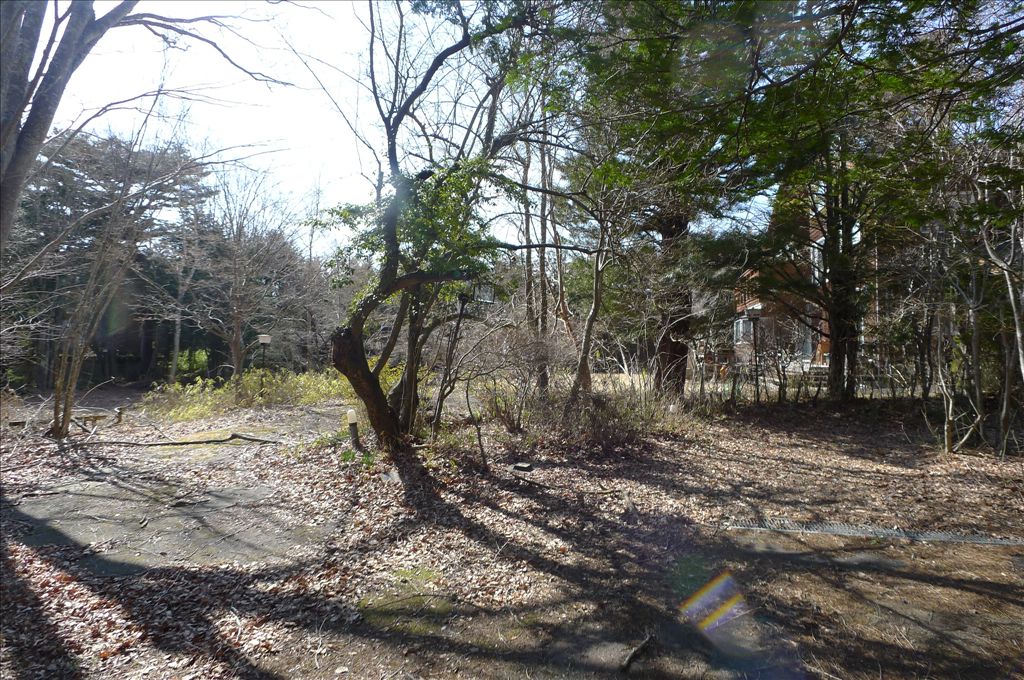 Land with Buildings Near Lake Yamanaka, Yamanashi - Thumbnail 3