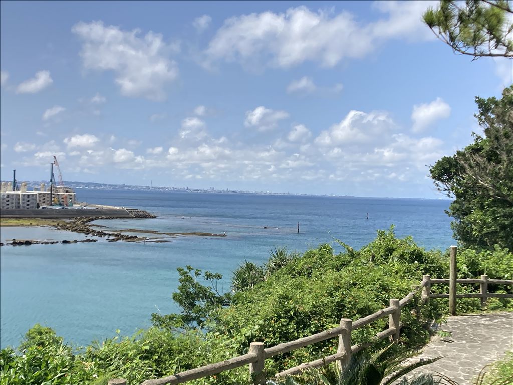 Ocean View 3LDK Villa with Large Garden in Yomitan, Okinawa - Thumbnail 2