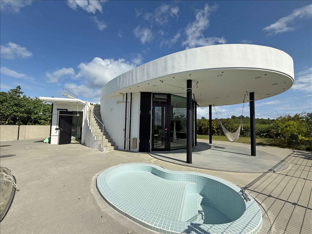 Oceanfront Villa with Pool on Miyakojima, Okinawa - Thumbnail 2